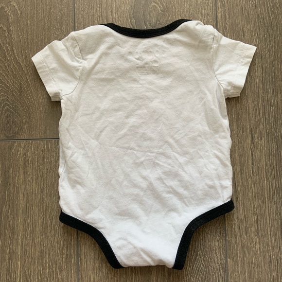 Air Jordan Jumpman Onesie Size 0- 3Months Pullover. Snap clasps - Picture 3 of 4